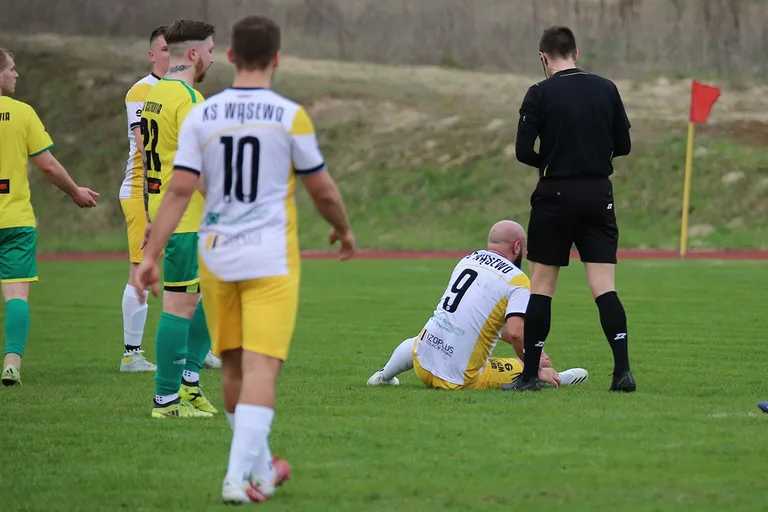 Status quo na górze. Derby na remis