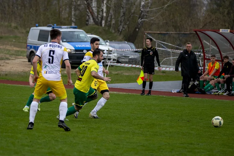 Status quo na górze. Derby na remis