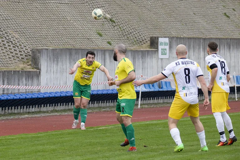 Status quo na górze. Derby na remis
