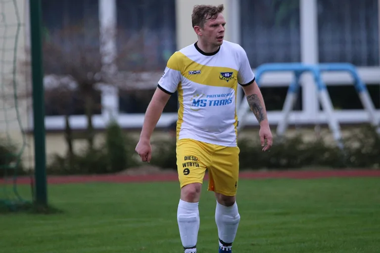 Status quo na górze. Derby na remis