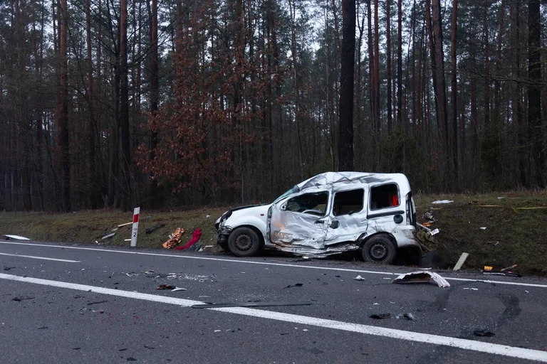 Wypadek przy węźle z S8. Jedna osoba poszkodowana