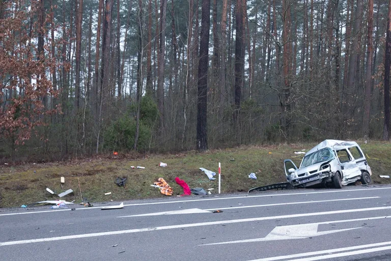 Wypadek przy węźle z S8. Jedna osoba poszkodowana