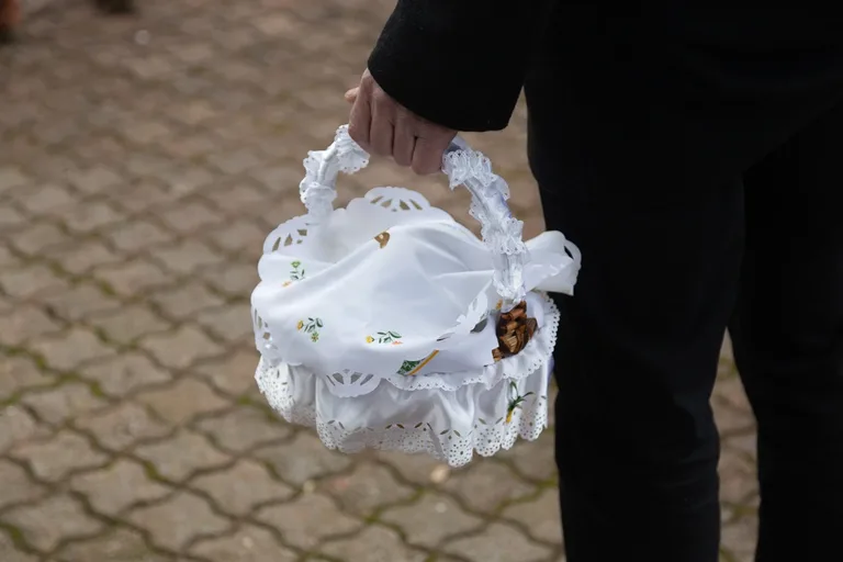 Święcenia pokarmów w Ostrowi Mazowieckiej i Komorowie (zdjęcia)