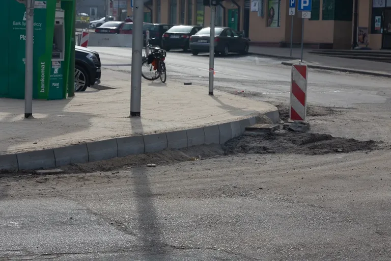 Trwają prace przy ulicy Grota-Roweckiego i 3 Maja (zdjęcia)