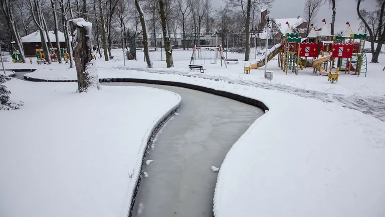 Ostrów Mazowiecka pokryta śniegiem (zdjęcia)