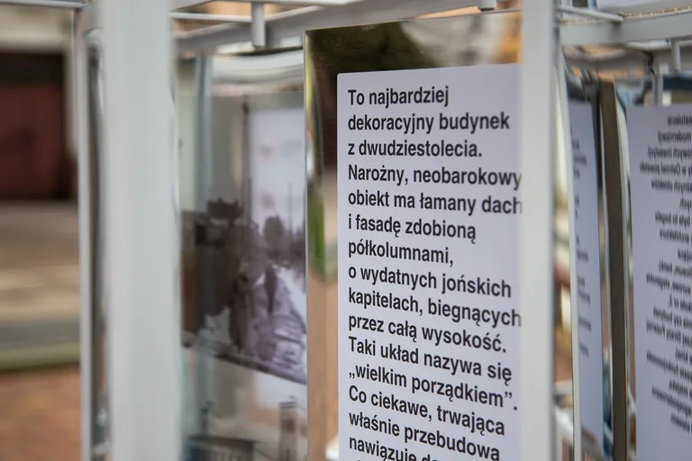 Plenerowa wystawa o historii architektury Ostrowi Mazowieckiej (zdjęcia)