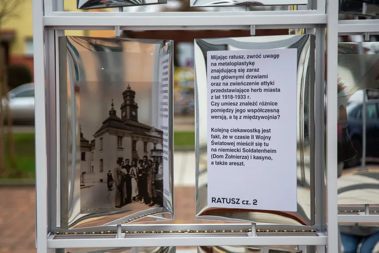 Plenerowa wystawa o historii architektury Ostrowi Mazowieckiej (zdjęcia)