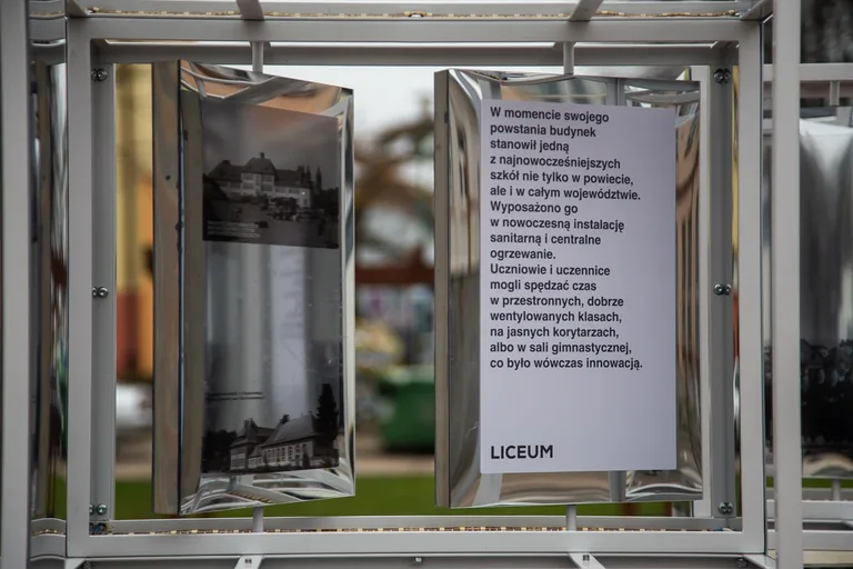 Plenerowa wystawa o historii architektury Ostrowi Mazowieckiej (zdjęcia)