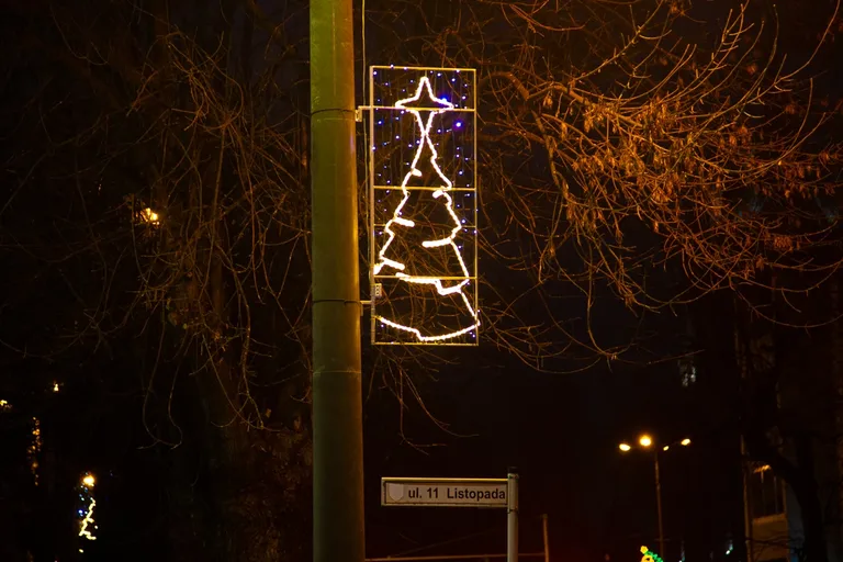 Świąteczne ozdoby na ostrowskich ulicach (zdjęcia)