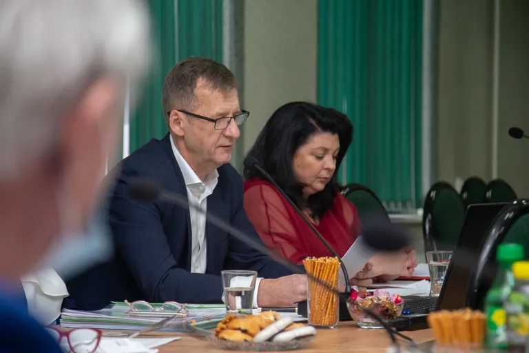 Zatwierdzono Uchwałę Budżetową na 2021 - Urząd Gminy Ostrów Mazowiecka (zdjęcia) 