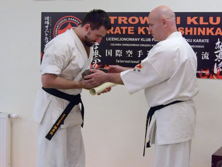 Wręczenie czarnych pasów w ostrowskim dojo (zdjęcia)