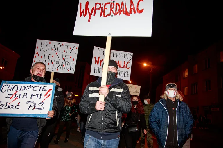 Piątkowy Strajk kobiet w Ostrowi Mazowieckiej (zdjęcia)