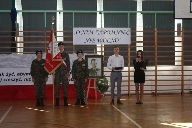 Obchody Dnia Patrona Szkoły w ostrowskim Rubinku (zdjęcia)