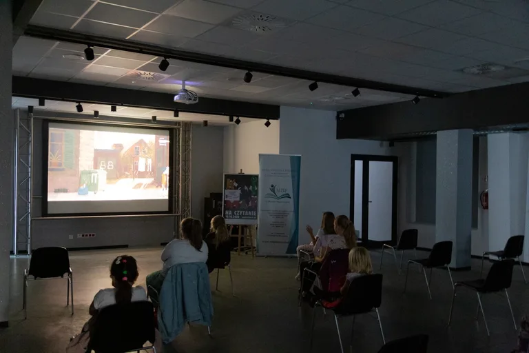 Kino dla dzieci w ramach Nocy Bibliotek (zdjęcia)