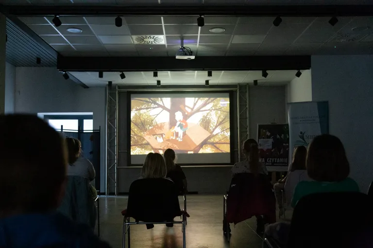 Kino dla dzieci w ramach Nocy Bibliotek (zdjęcia)