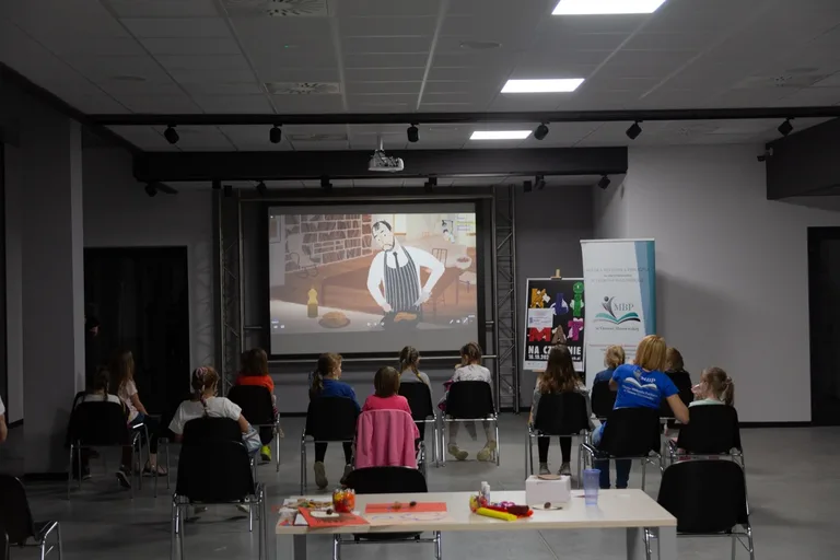 Kino dla dzieci w ramach Nocy Bibliotek (zdjęcia)