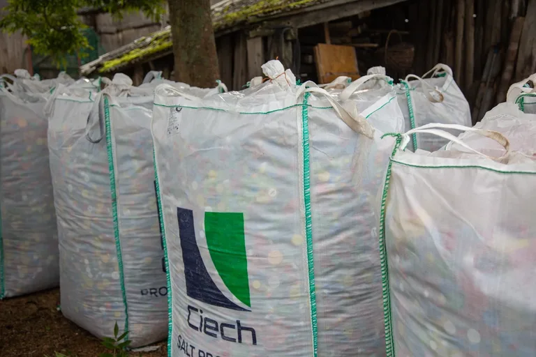 10 ton nakrętek! Lokalna społeczność działa dla Michała Boguckiego (zdjęcia, wideo)