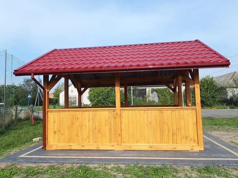 Nowe wiaty przystankowe w Gminie Zaręby Kościelne (zdjęcia)