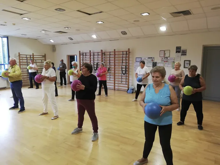 Ostrowscy seniorzy w akcji "w zdrowym ciele zdrowy duch" (zdjęcia) 