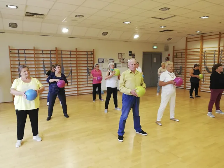 Ostrowscy seniorzy w akcji "w zdrowym ciele zdrowy duch" (zdjęcia) 