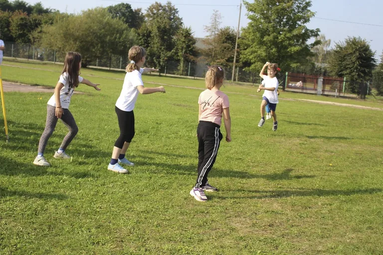 Sztafetowe biegi przełajowe w ZPPO w Broku (zdjęcia)