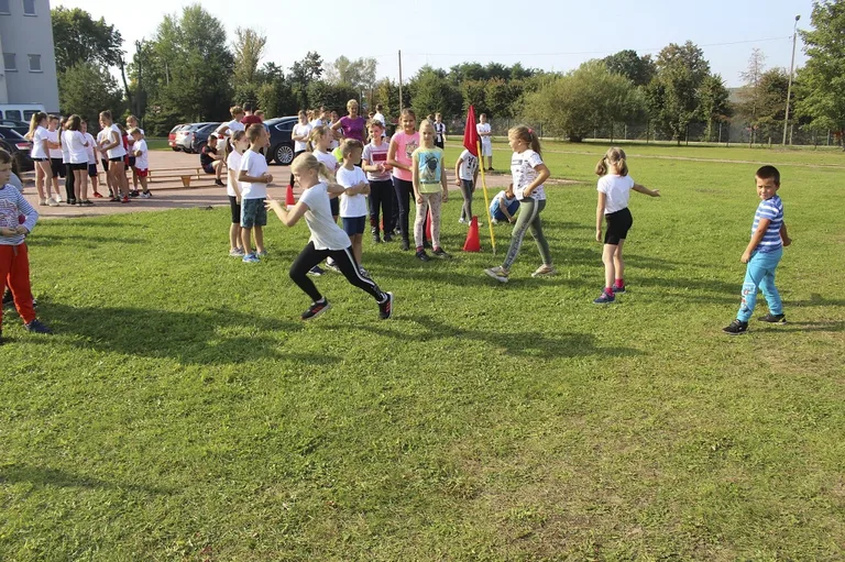 Sztafetowe biegi przełajowe w ZPPO w Broku (zdjęcia)