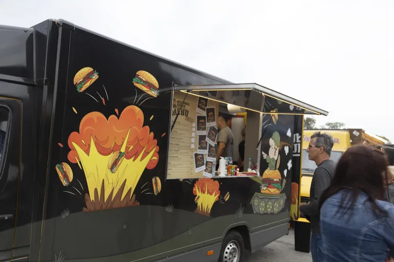 Zlot Foodtrucków 2020 (zdjęcia)