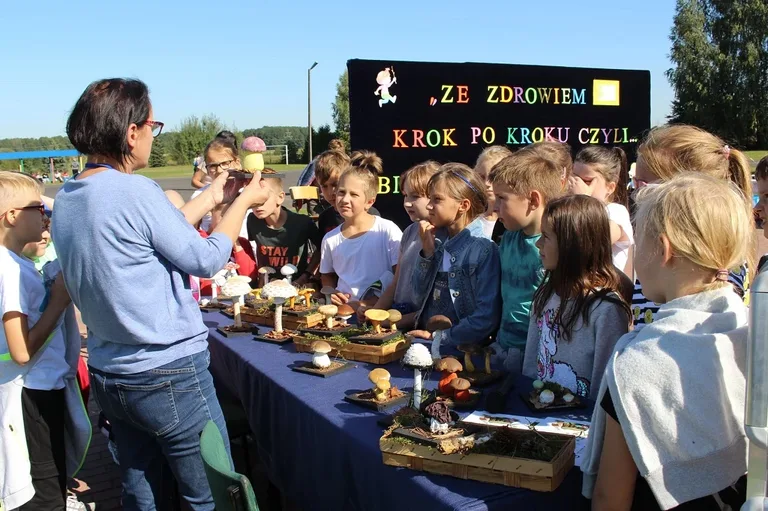 Profilaktyczna gra miejska "Ze zdrowiem krok po kroku...czyli bieganie po Broku" (zdjęcia)