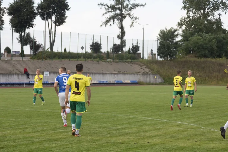 Karuzela i grad bramek w pucharowym spotkaniu KS Ostrovii (zdjęcia)