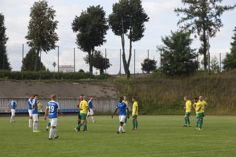 Karuzela i grad bramek w pucharowym spotkaniu KS Ostrovii (zdjęcia)