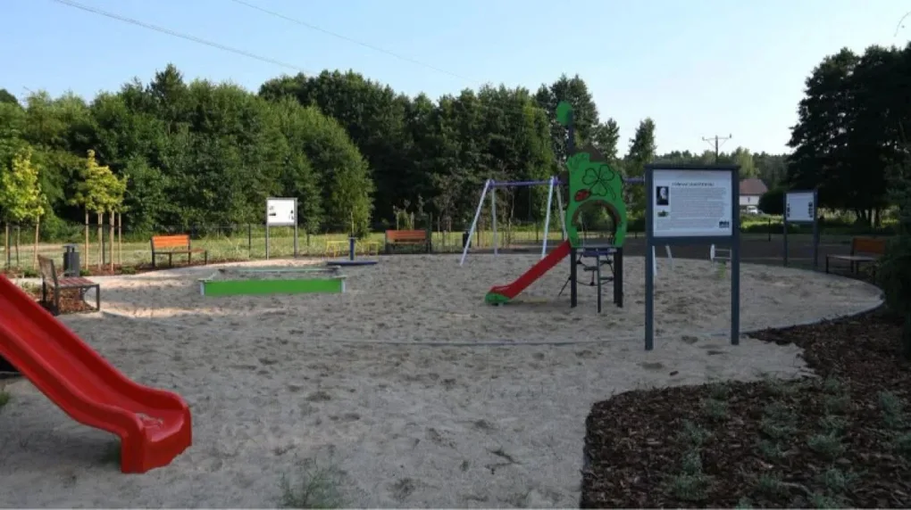 Nowy plac zabaw w Broku czeka na dzieci. Jest gdzie poszaleć (zdjęcia)