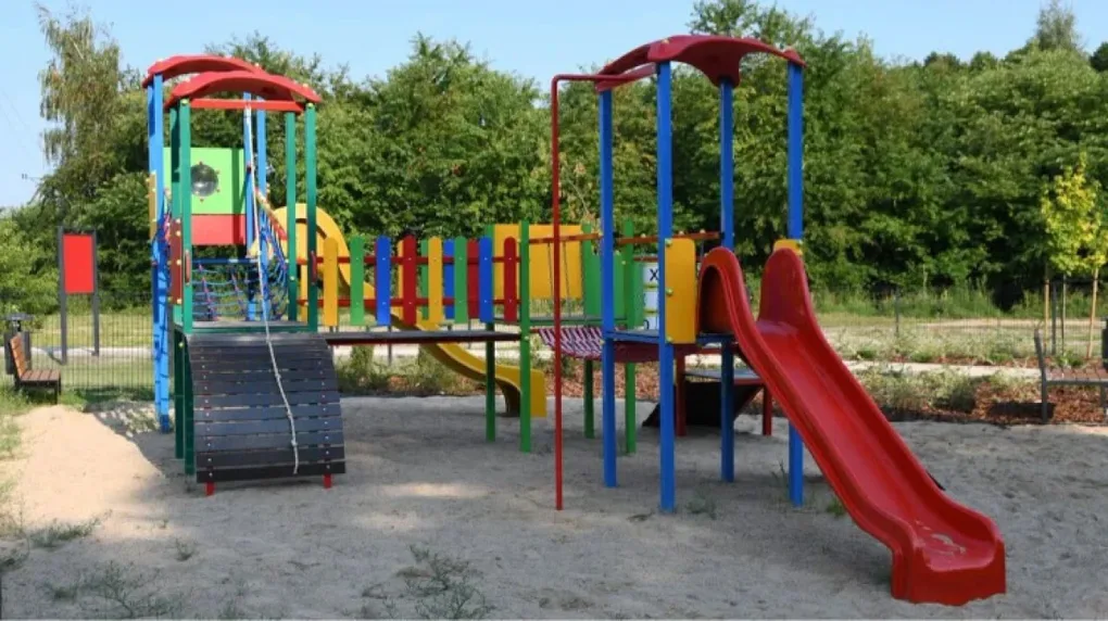 Nowy plac zabaw w Broku czeka na dzieci. Jest gdzie poszaleć (zdjęcia)