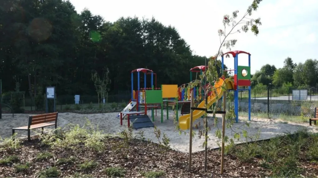 Nowy plac zabaw w Broku czeka na dzieci. Jest gdzie poszaleć (zdjęcia)
