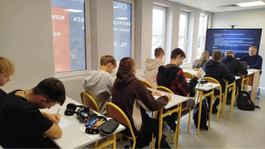 Uczyć się w Ostrowi, pracować w CPK. Lotniczy zawód może otworzyć młodym zupełnie nowy rynek pracy