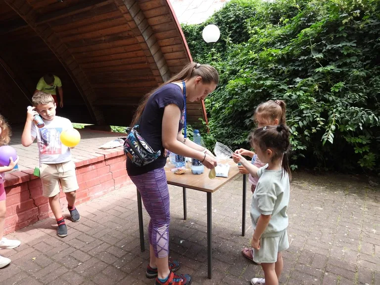 Naukowe przygody w ostrowskiej bibliotece (zdjęcia, wideo)