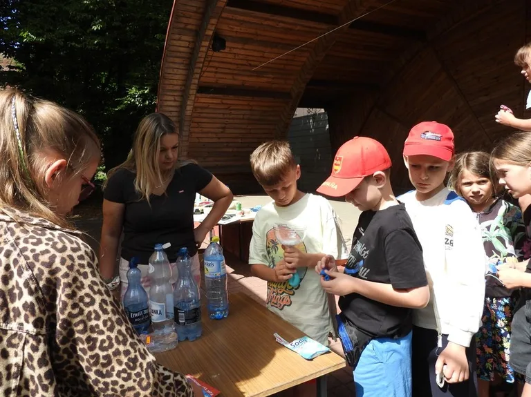Naukowe przygody w ostrowskiej bibliotece (zdjęcia, wideo)