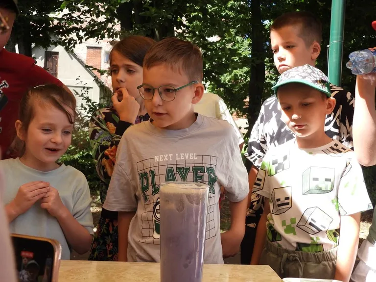 Naukowe przygody w ostrowskiej bibliotece (zdjęcia, wideo)