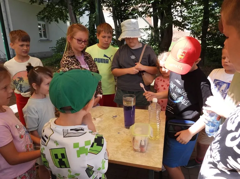 Naukowe przygody w ostrowskiej bibliotece (zdjęcia, wideo)