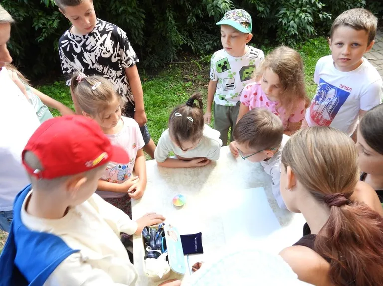 Naukowe przygody w ostrowskiej bibliotece (zdjęcia, wideo)