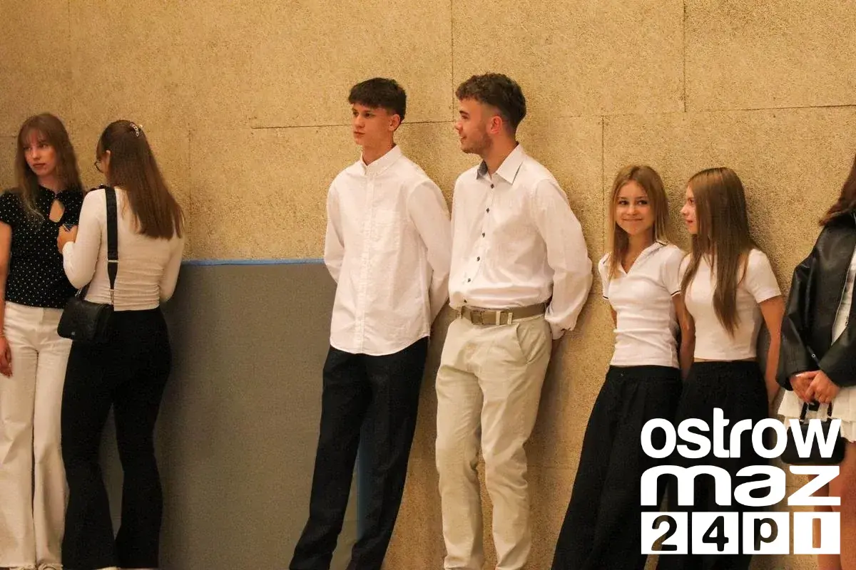 "Koperniczek" rozpoczął nowy rok szkolny. Ponad 600 uczniów wróciło do szkolnych ławek (zdjęcia)