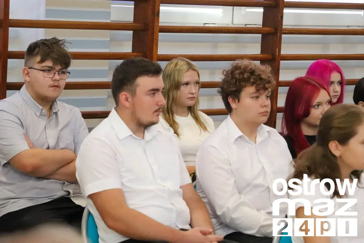 Nowy rok szkolny rozpoczęty w ZSCKR w Starym Lubiejewie (zdjęcia)