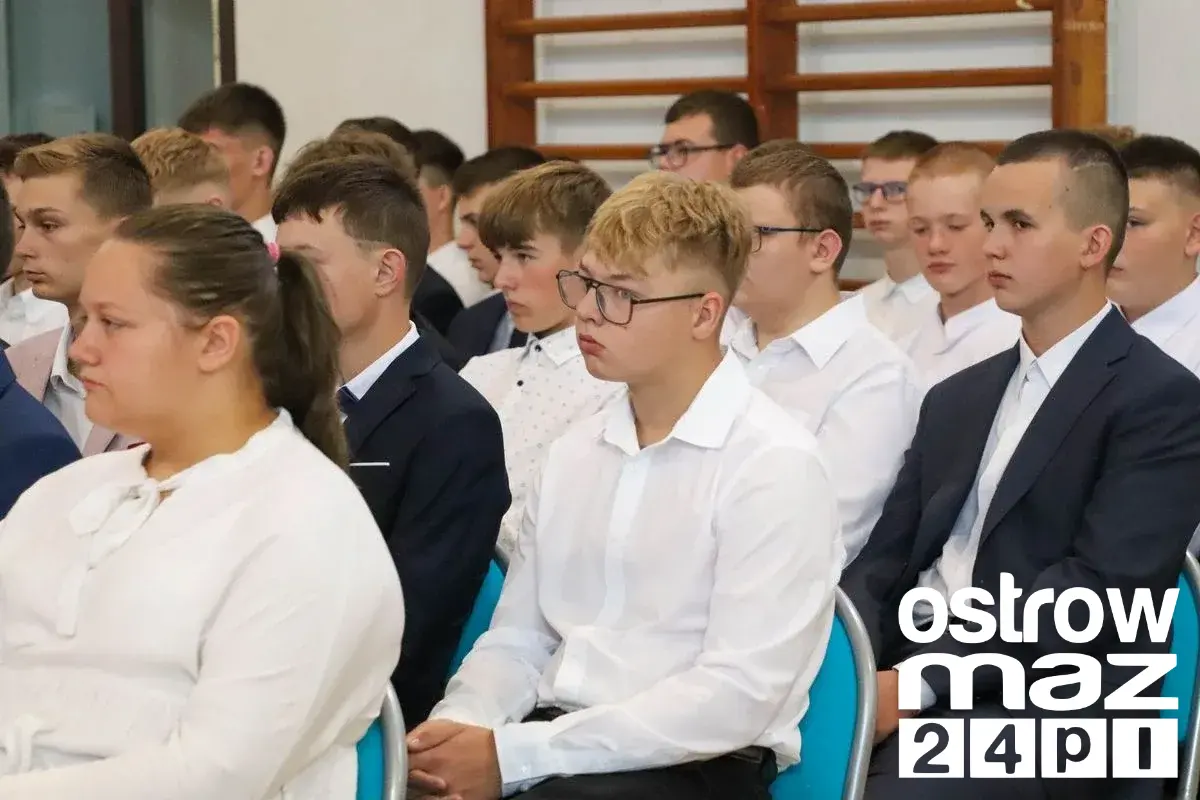 Nowy rok szkolny rozpoczęty w ZSCKR w Starym Lubiejewie (zdjęcia)
