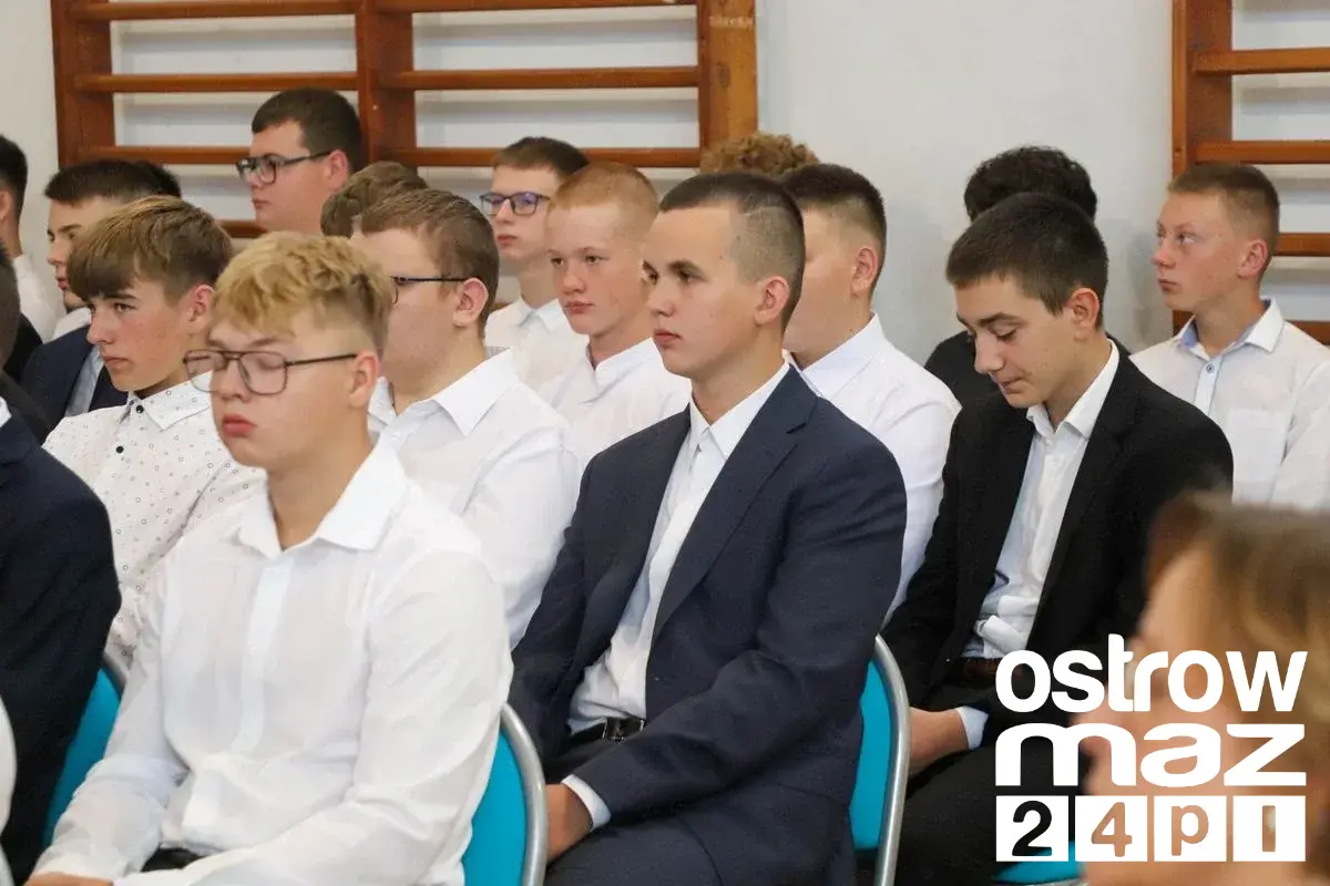 Nowy rok szkolny rozpoczęty w ZSCKR w Starym Lubiejewie (zdjęcia)