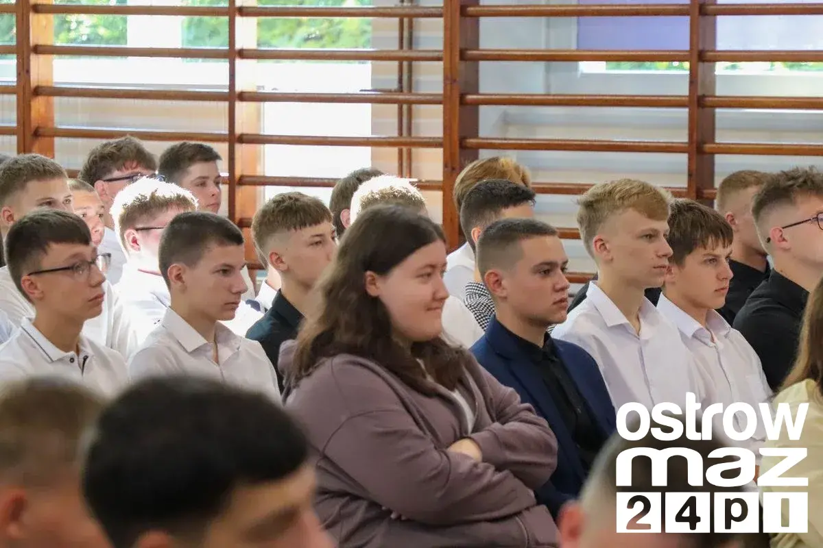 Nowy rok szkolny rozpoczęty w ZSCKR w Starym Lubiejewie (zdjęcia)