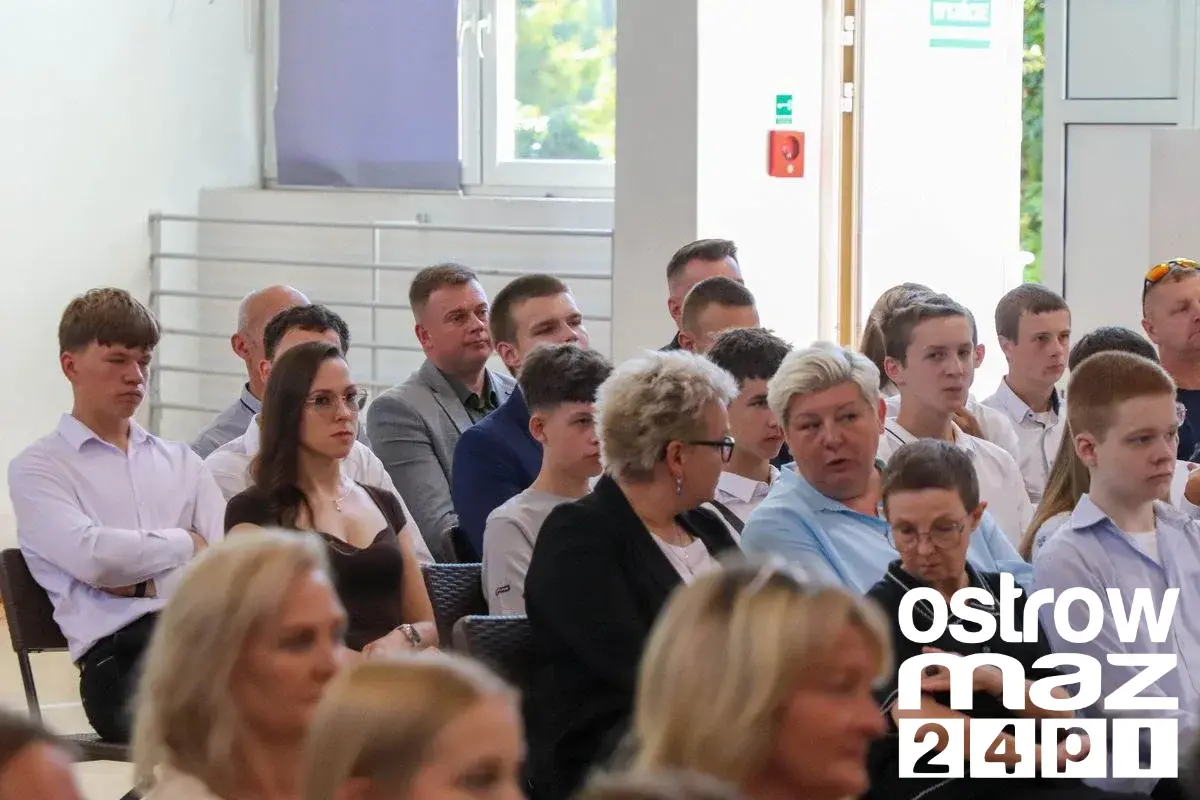 Nowy rok szkolny rozpoczęty w ZSCKR w Starym Lubiejewie (zdjęcia)