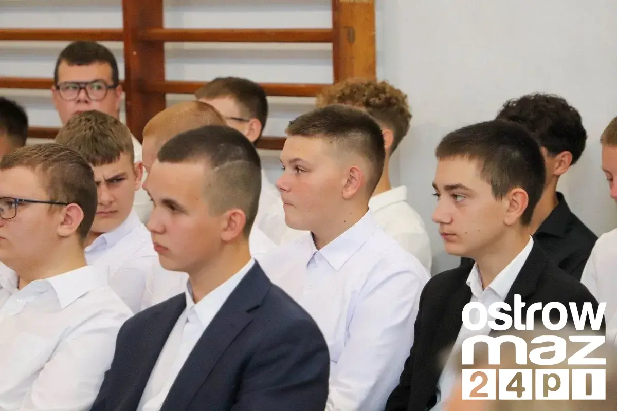 Nowy rok szkolny rozpoczęty w ZSCKR w Starym Lubiejewie (zdjęcia)