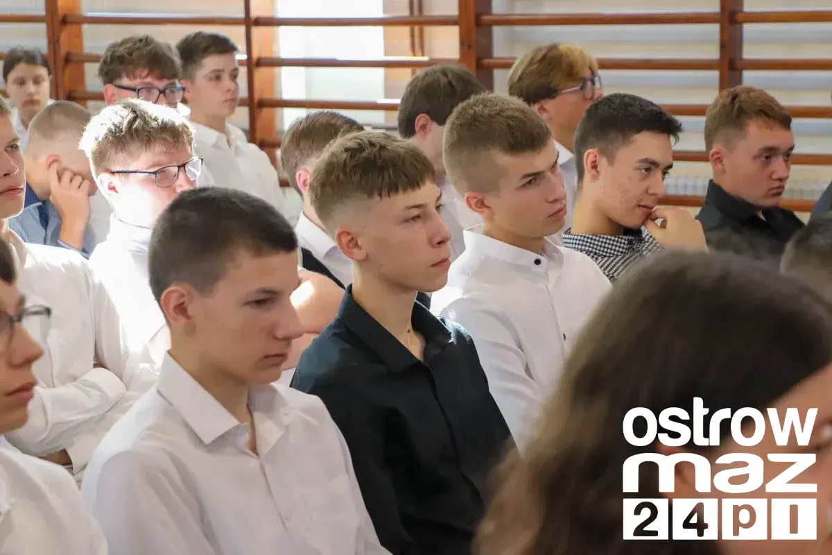 Nowy rok szkolny rozpoczęty w ZSCKR w Starym Lubiejewie (zdjęcia)