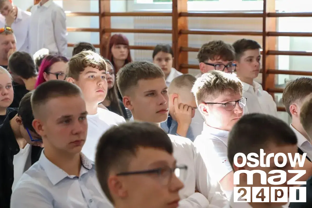 Nowy rok szkolny rozpoczęty w ZSCKR w Starym Lubiejewie (zdjęcia)