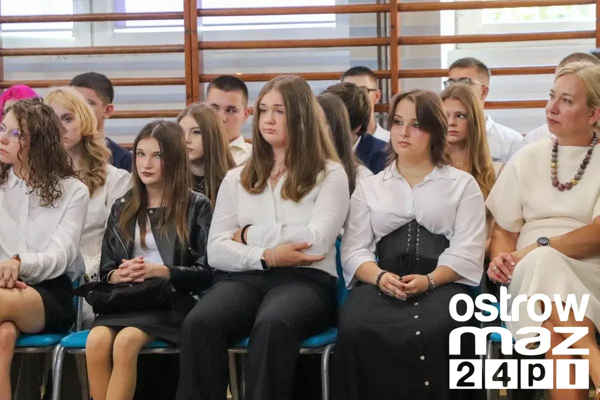 Nowy rok szkolny rozpoczęty w ZSCKR w Starym Lubiejewie (zdjęcia)