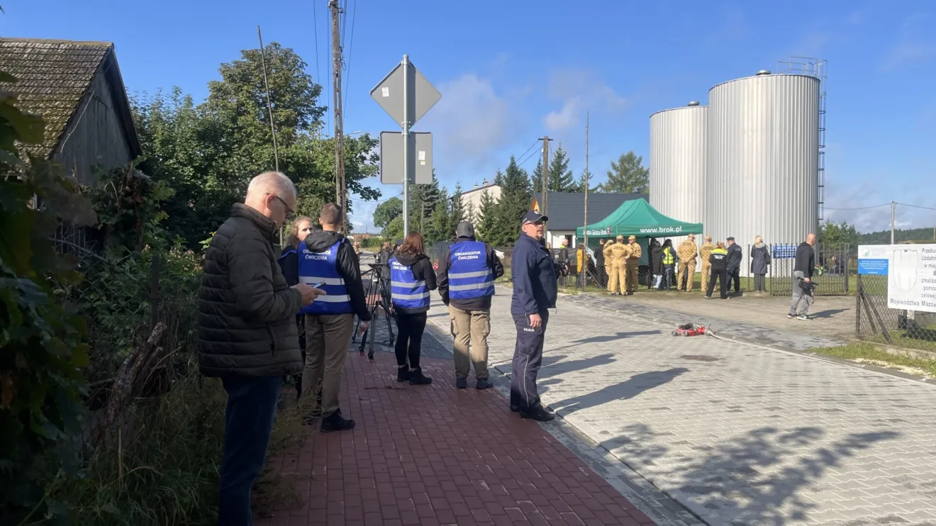 Dron spadł na teren ujęcia wody w Broku. Ruszyła akcja służb! (zdjęcia, wideo)